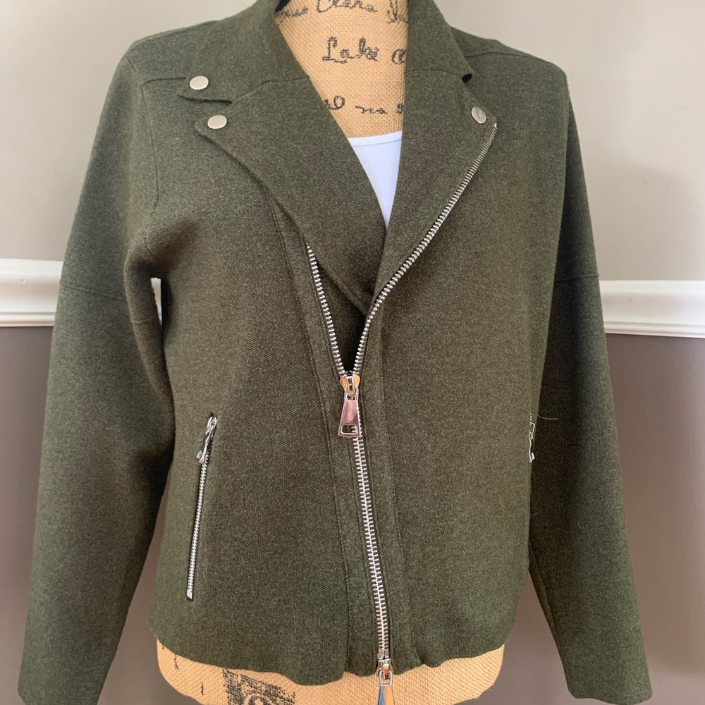 SIONI ladies 52% viscose Army green sweater jacket size Small NWT